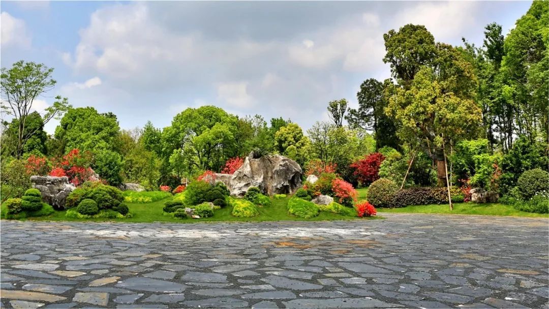 人文園林亮相首屆全國(guó)園林綠化養(yǎng)護(hù)管理產(chǎn)業(yè)峰會(huì)，共繪行業(yè)發(fā)展新藍(lán)圖